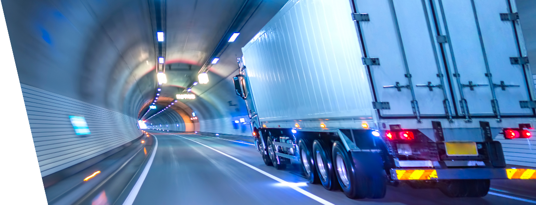 Anaxco Teaserbild TMS LKW im Tunnel Speditionssoftware Logistiksoftware Transportmanegement Logistik-IT