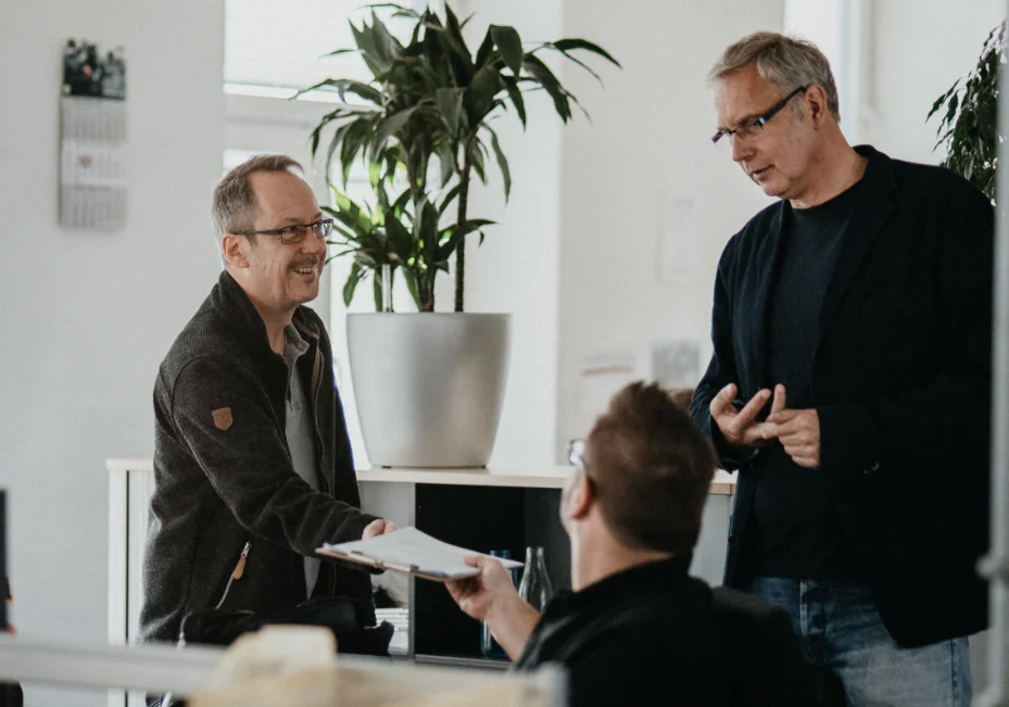 Anaxco Arbeitswelt Bild Besprechung IT-Services IT-Lösungen IT-Experten Cloud Digitalisierung Speditionssoftware TMS Datensicherheit Server Anaxco Arbeitswelt Bild Besprechung IT-Services IT-Lösungen IT-Experten Cloud Digitalisierung Speditionssoftware TMS Datensicherheit Server