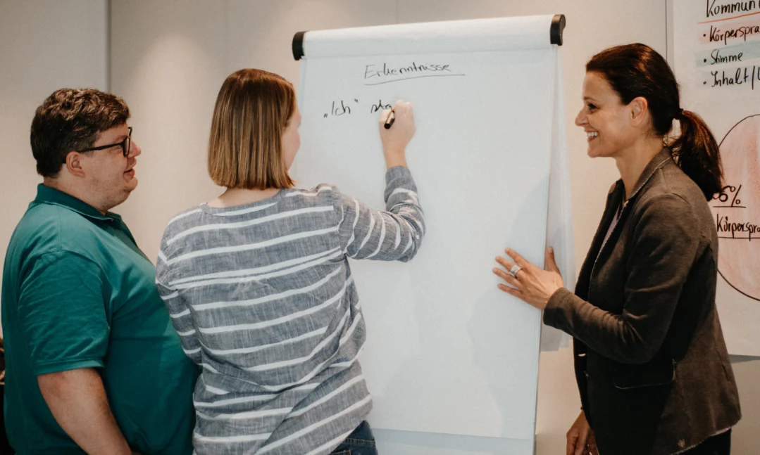 Anaxco Arbeitswelt Bild Meeting IT-Services IT-Lösungen IT-Experten Cloud Digitalisierung Speditionssoftware TMS Datensicherheit Server Anaxco Arbeitswelt Bild Meeting IT-Services IT-Lösungen IT-Experten Cloud Digitalisierung Speditionssoftware TMS Datensicherheit Server